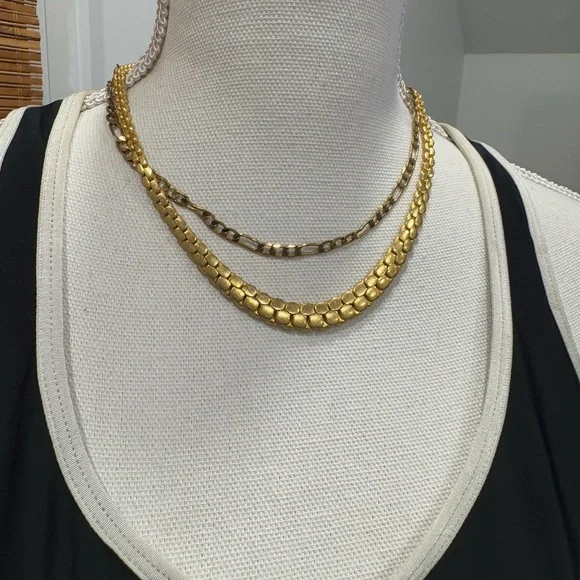 Black and White Athletic Crop Top - Picture 3 of 6